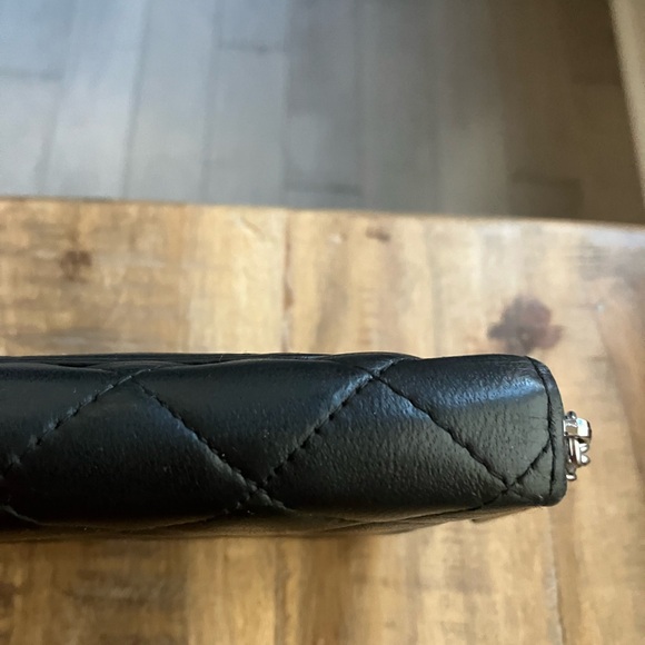 Chanel quilted Zippy wallet - Picture 9 of 16